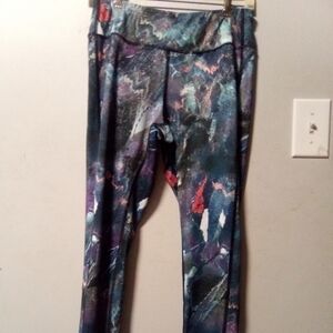 UNBRANDED multi colored leggings. Size medium.
